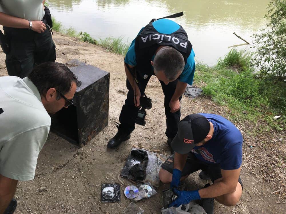 The finders called the police, who took away the safe and the rest of its contents