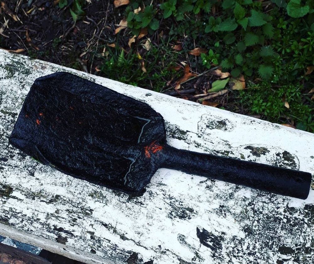 magnet fishing finding- hand shovel