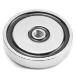Magnetic mount with internal thread through entire magnet