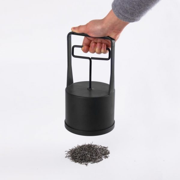 Handheld magnetic pick-up tool