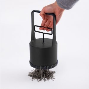 Handheld magnetic pick-up tool
