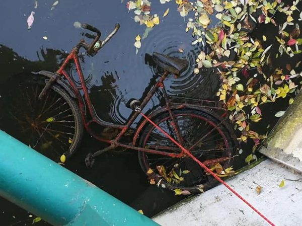 magnet fishing bicycle