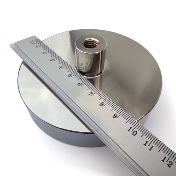 Magnet with eyebolt - strength 530 kg