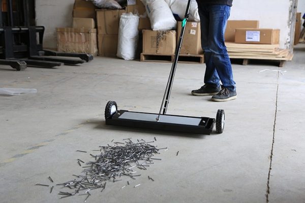 Magnetic sweeper B-90