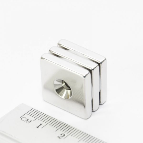 Neodymium magnet, block, 20x20x4 mm, with hole (south pole on the countersunk side) - N38