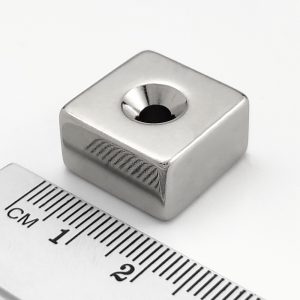 Neodymium magnet, block, 18×18×10 mm, with hole M4, double-sided - N52