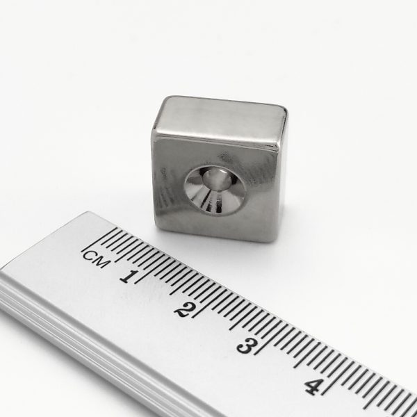 Neodymium magnet, block, 18×18×10 mm, with hole M4, double-sided - N52 - Image 2