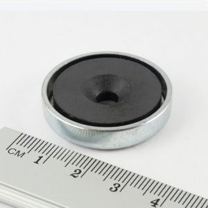 Pot magnet with screw hole, 32x7 mm (ferrite)