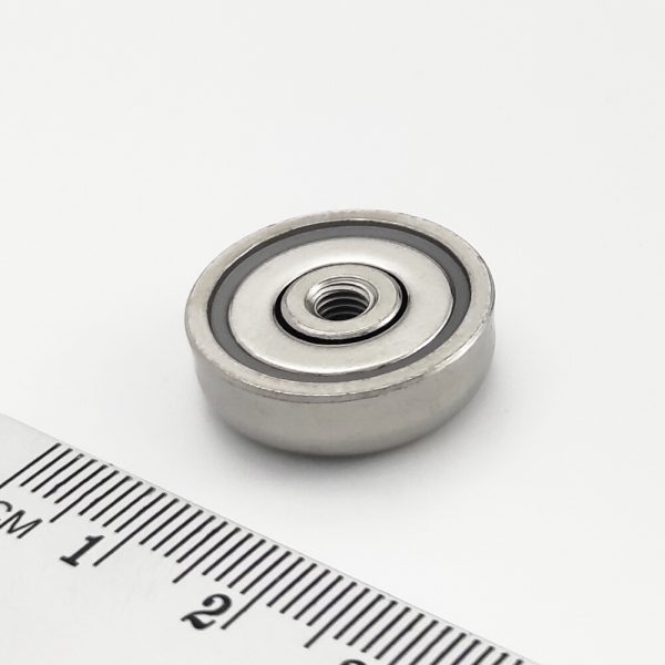 Pot magnet with internal thread through entire magnet, 20×7 mm