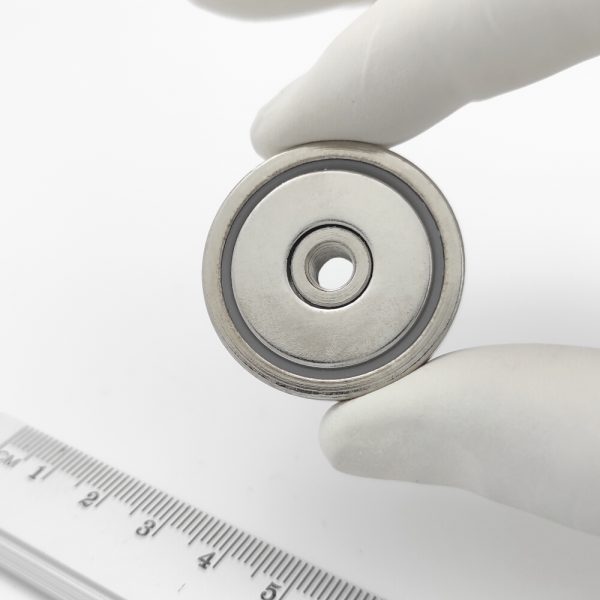 Pot magnet with internal thread through entire magnet, 32×8 mm - Image 3
