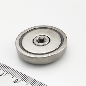 Pot magnet with internal thread through entire magnet, 32×8 mm
