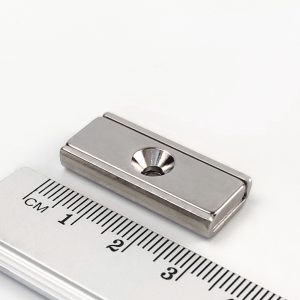 Pot magnet with screw hole, 30×13.5×5 mm