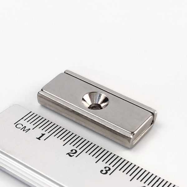 Pot magnet with screw hole, 30×13.5×5 mm