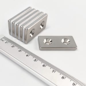 Neodymium magnet, block, 40×20×4 mm, with 2 holes M4 (north pole on the countersunk side) - N38