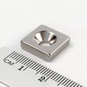 Neodymium magnet, block, 15×15×4 mm, with hole M4 (north pole on the countersunk side) - N38