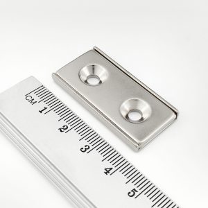 Pot magnet with screw holes, 40x20x4 mm