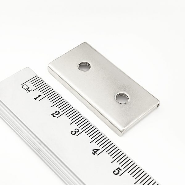 Pot magnet with screw holes, 40x20x4 mm