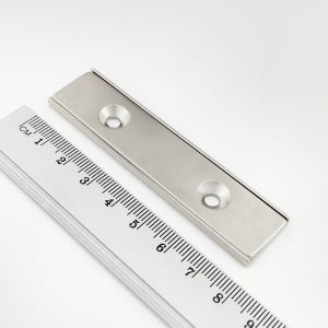 Pot magnet with screw holes, 80x20x4 mm