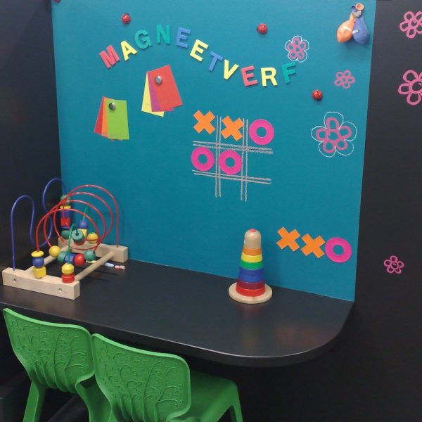 wall with magnetic coating
