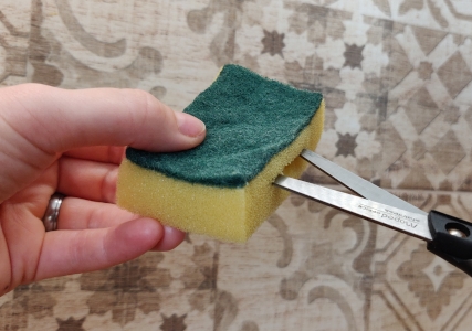 tip jug cleaning - cutting the sponge