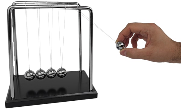 Newton's cradle pendulum - pulling the ball by hand