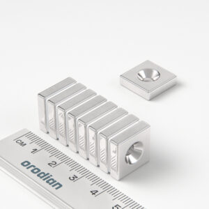 Neodymium magnet, block, 15×15×4 mm, with hole M4 (north pole on the countersunk side) - N38