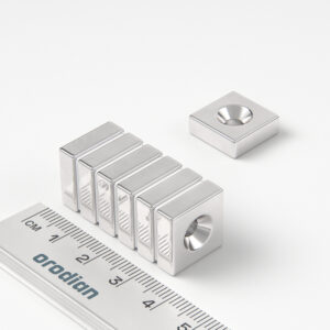 Neodymium magnet, block, 15×15×5 mm, with hole M4 (south pole on the countersunk side) - N38