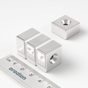Neodymium magnet, block, 18×18×10 mm, with hole M4, double-sided - N52