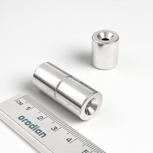 Neodymium magnet, disc, 15×17.5 mm, with hole M4 (diametral magnetisation) - N52